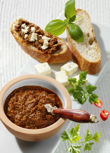 Snack-Rezept: Ciabatta mit Tomatenpesto und Feta (Vegetarier geeignet)