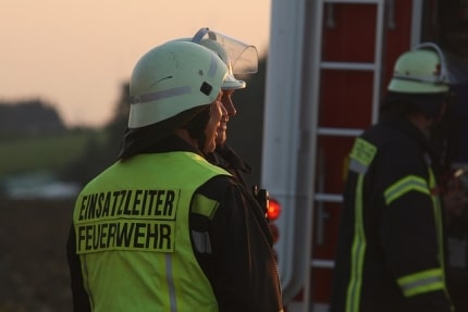 Retten-Bergen-Schützen-Die-Feuerwehr-hilft-